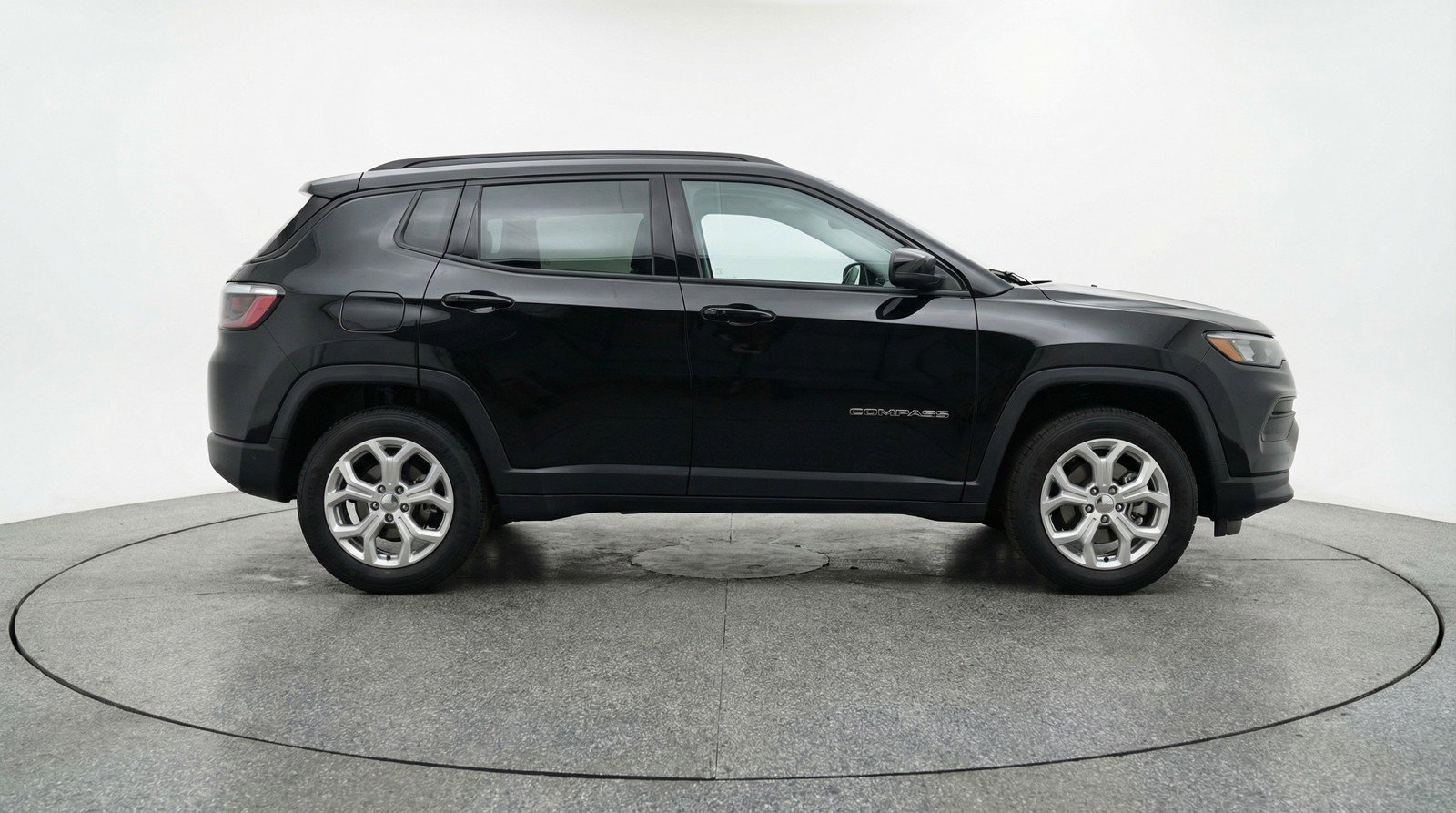 Used 2025 Jeep Compass Latitude image 11