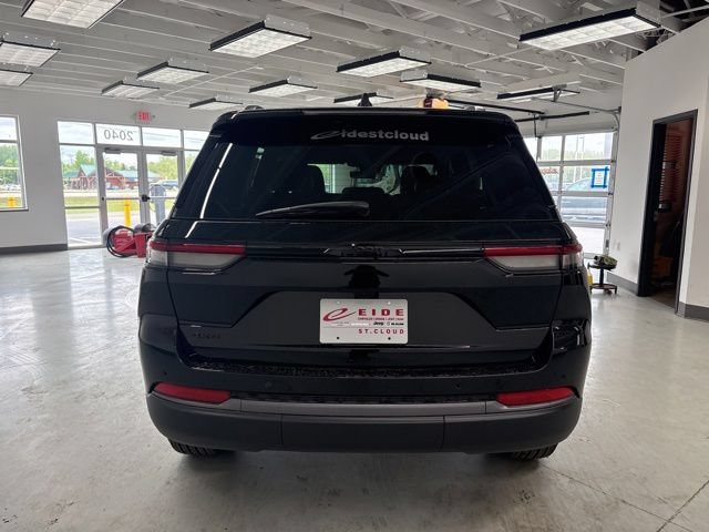 New 2026 Jeep Grand Cherokee Altitude AWD/4WD image 6