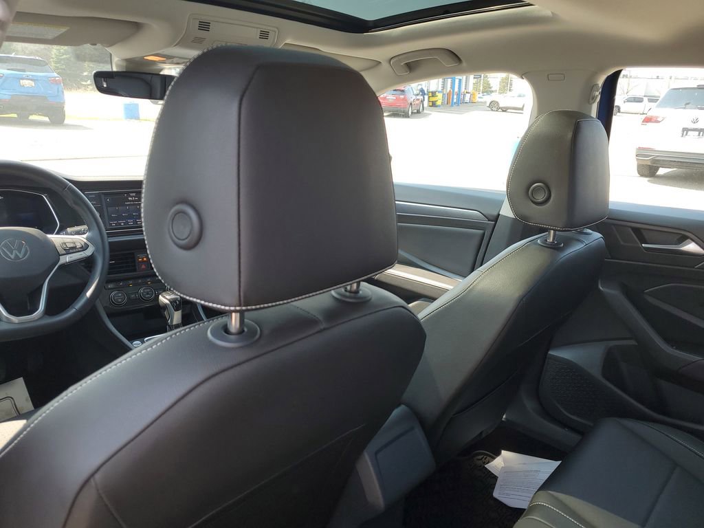 Used 2023 Volkswagen Jetta SE image 31