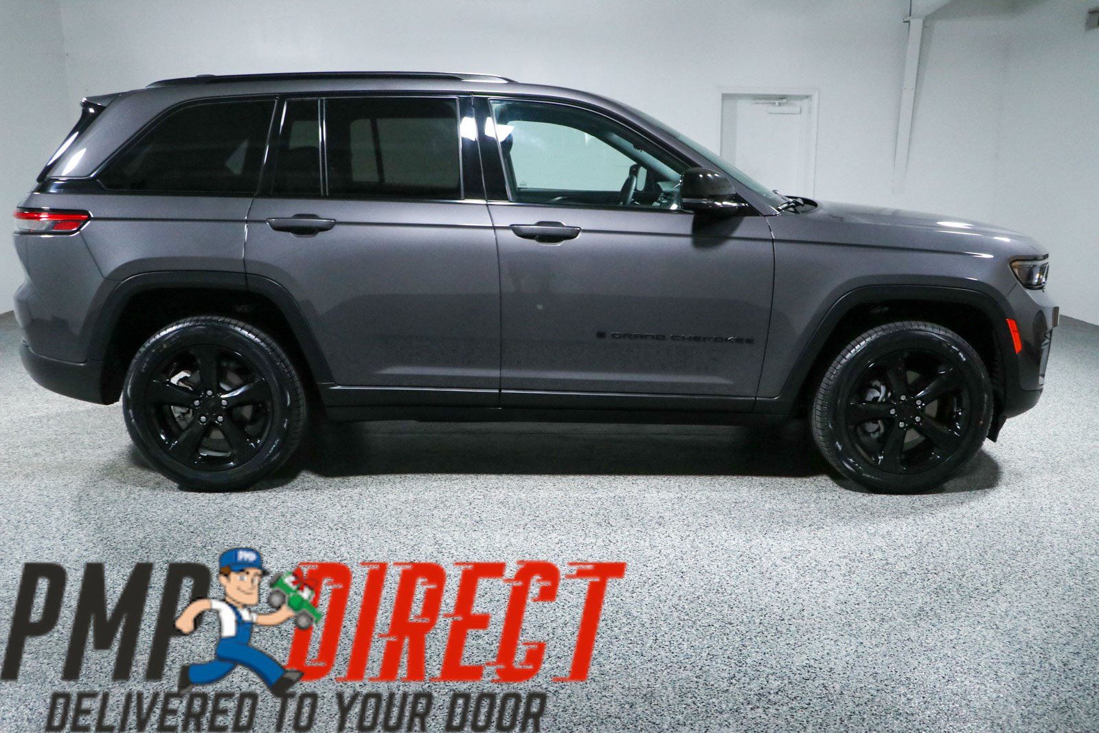 Used 2023 Jeep Grand Cherokee Altitude AWD/4WD image 6