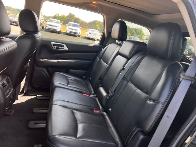 Used 2017 Nissan Pathfinder Platinum FWD image 18