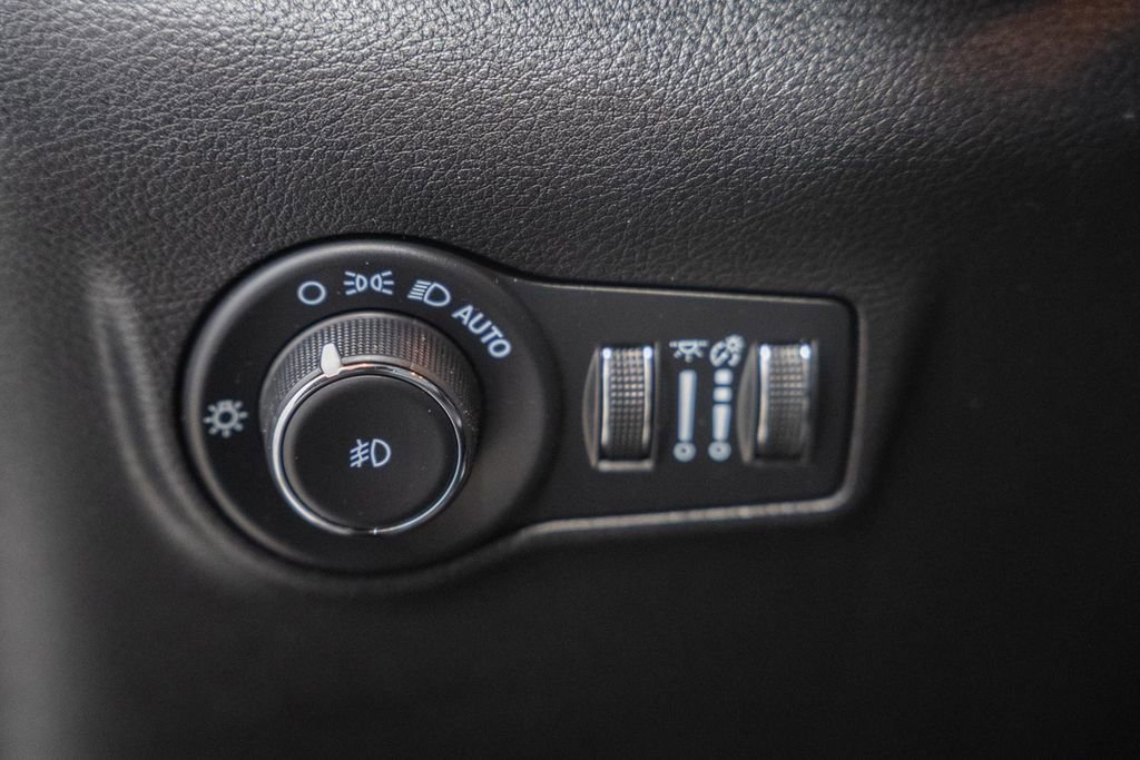 Used 2023 Jeep Compass Latitude w/ Sun and Sound Group AWD/4WD image 42