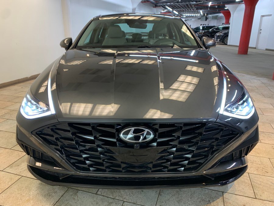Used 2023 Hyundai Sonata Limited w/ Cargo Package FWD image 2