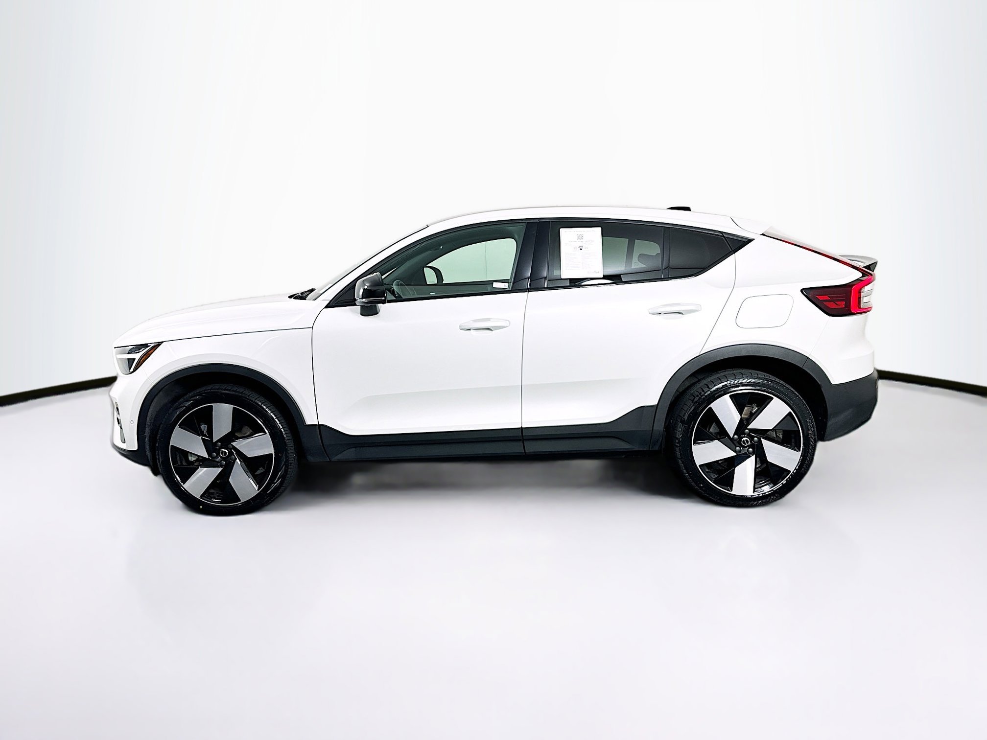 Used 2023 Volvo C40 P8 Recharge Plus w/ Climate Package image 4