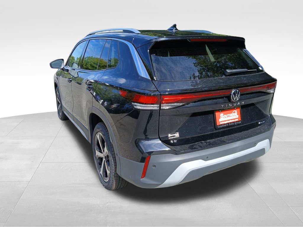New 2025 Volkswagen Tiguan SE image 3