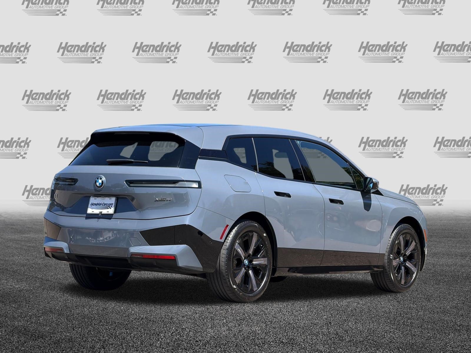 Used 2024 BMW iX xDrive50 w/ Premium Package AWD/4WD image 5