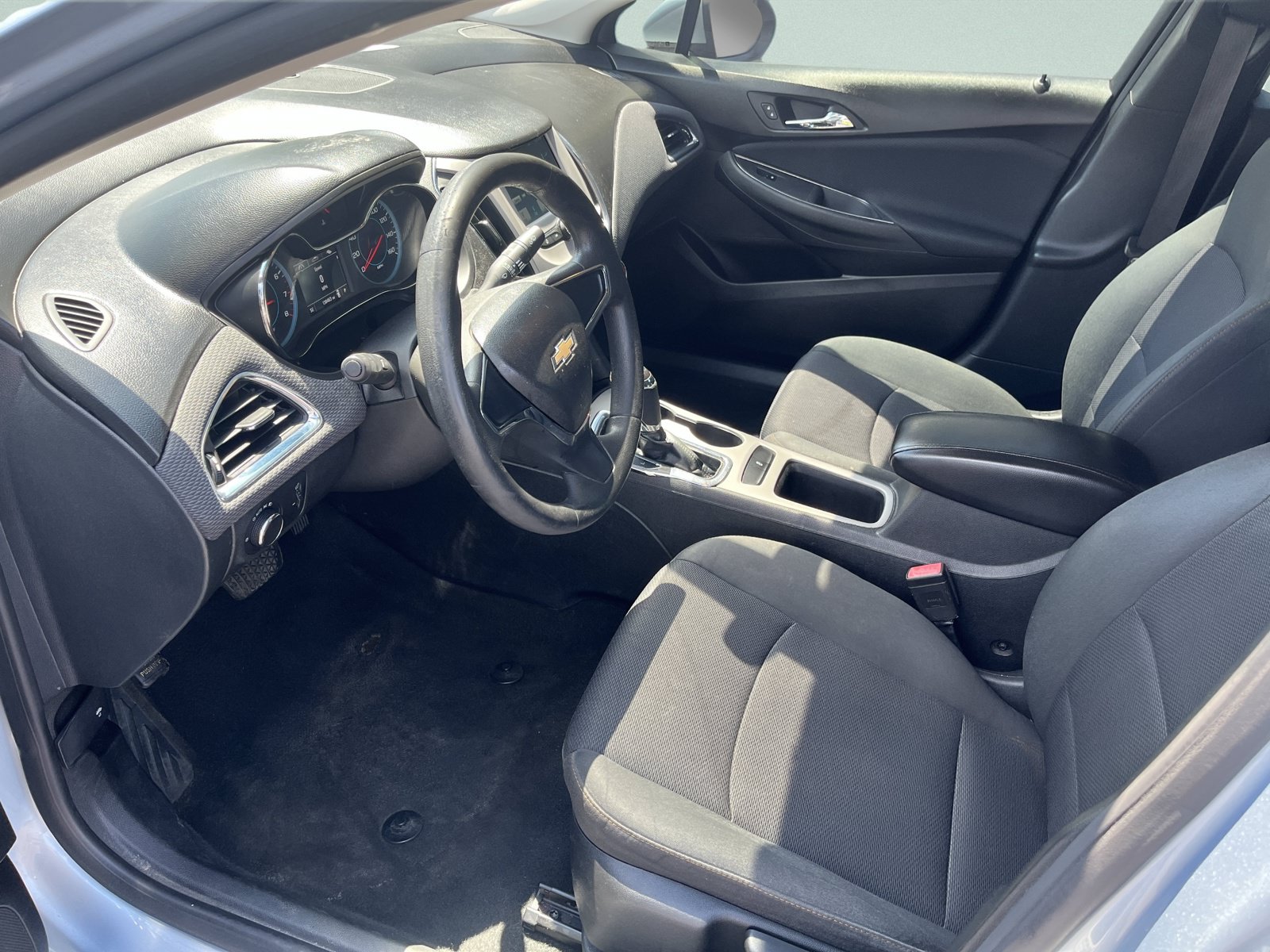 Used 2017 Chevrolet Cruze LS FWD image 10
