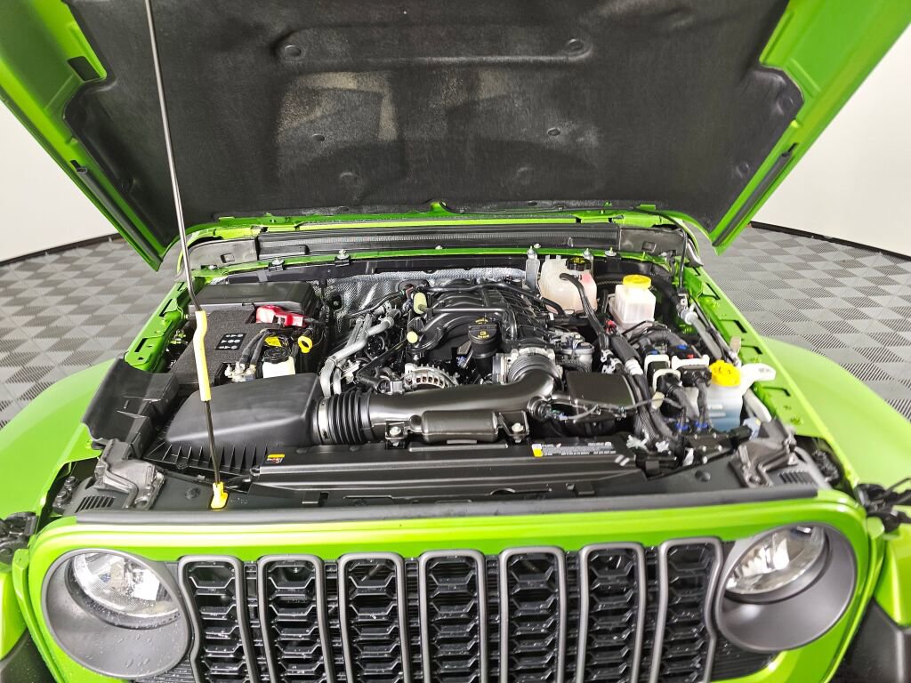 Used 2025 Jeep Gladiator Sport image 9