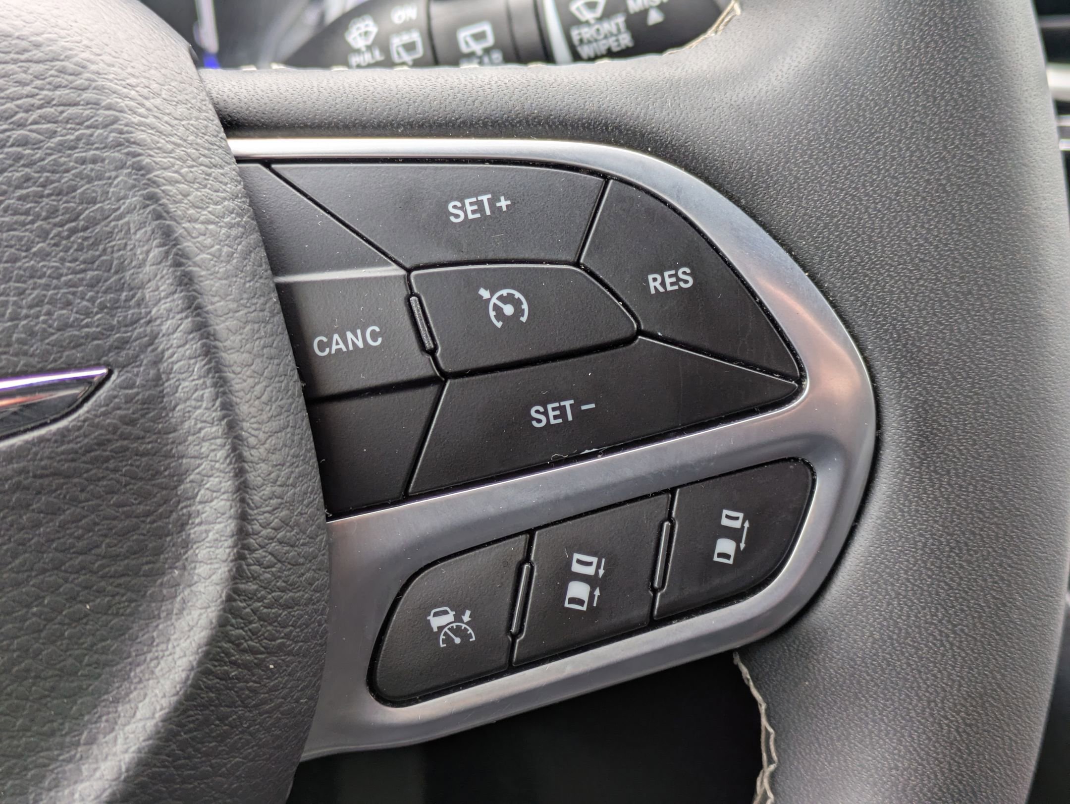 Used 2025 Chrysler Pacifica Select image 21