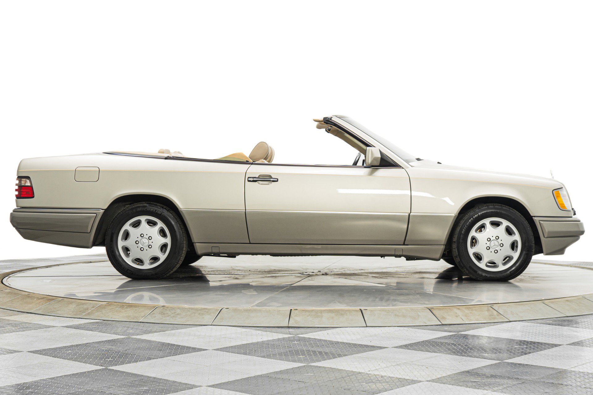 Used 1995 Mercedes-Benz E 320 Convertible image 47
