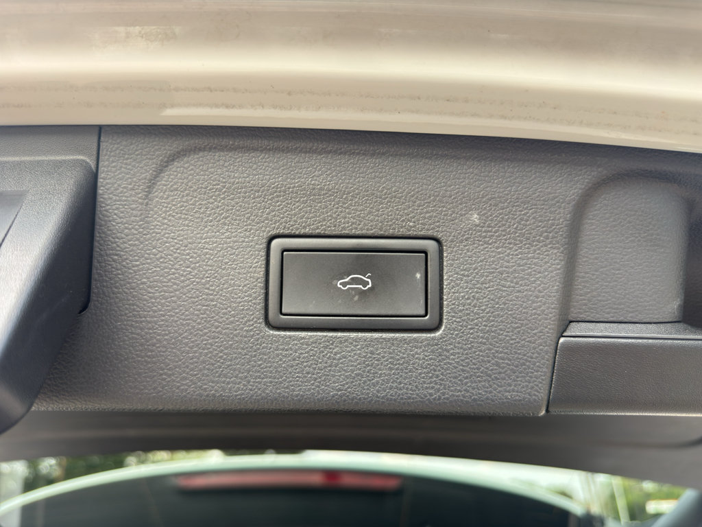 Used 2024 Volkswagen Atlas SE AWD/4WD image 12