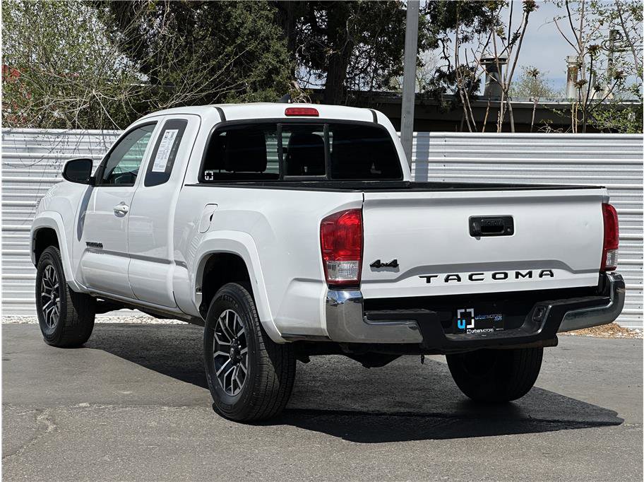 Used 2017 Toyota Tacoma SR5 image 3