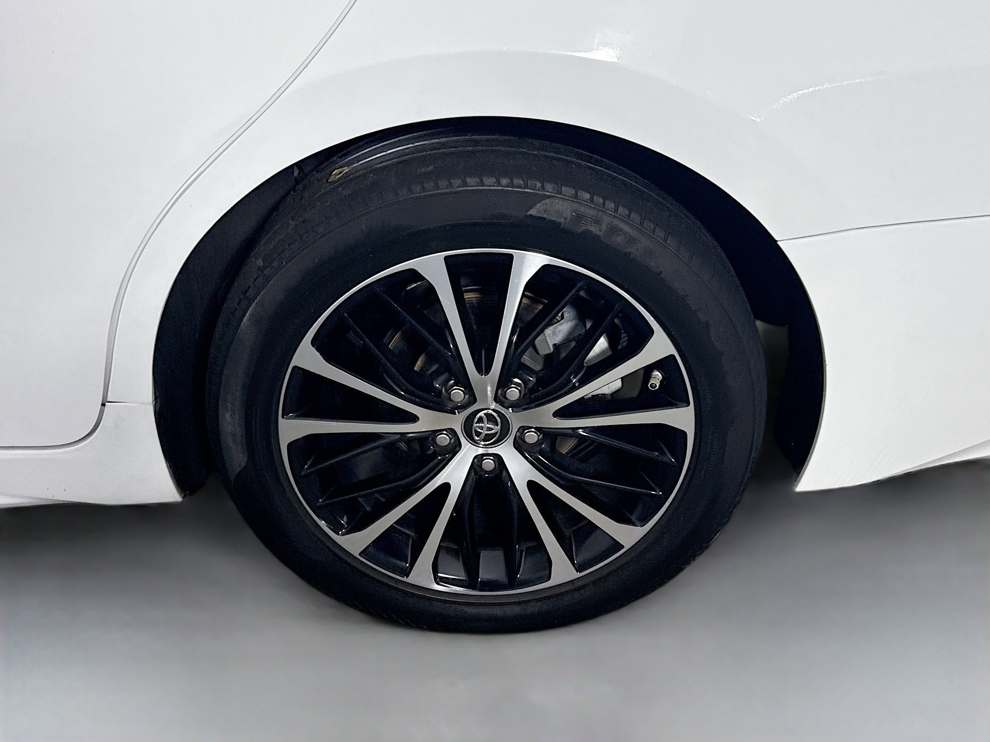 Used 2019 Toyota Camry SE FWD image 36