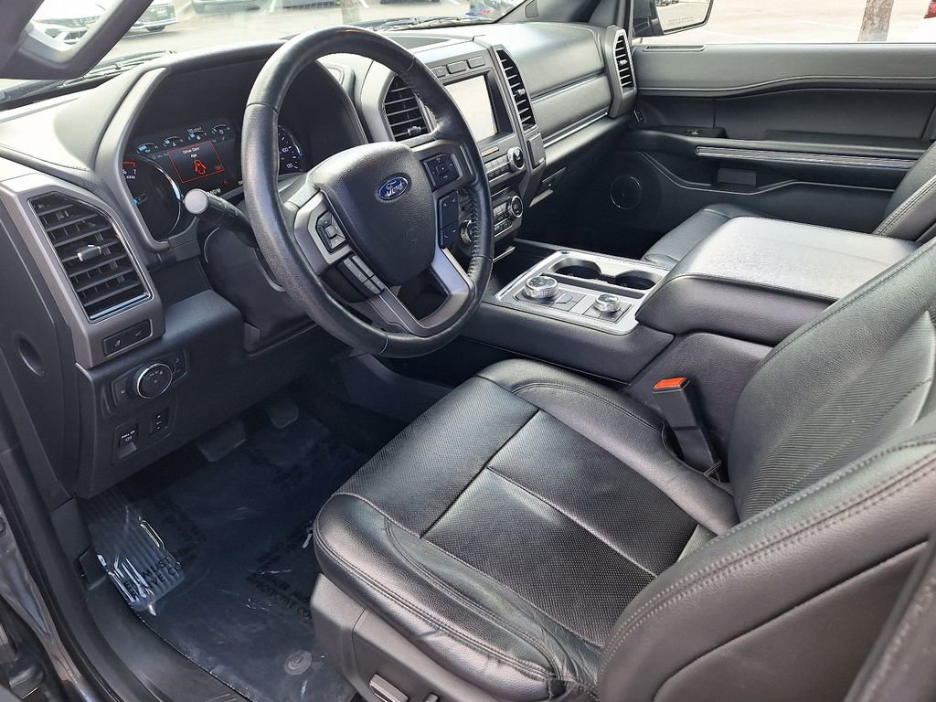 Used 2018 Ford Expedition XLT w/ Equipment Group 202A AWD/4WD image 10