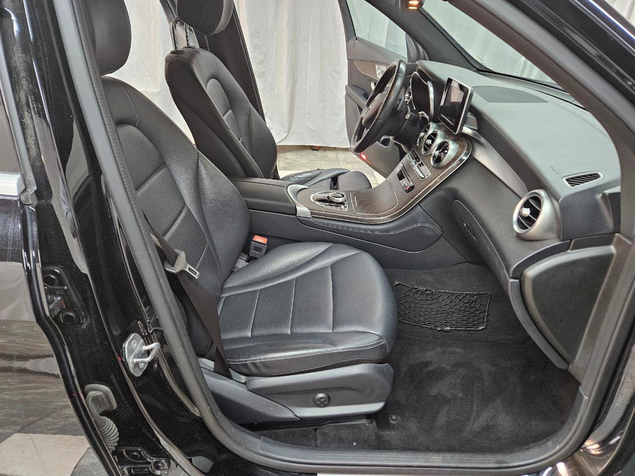 Used 2019 Mercedes-Benz GLC 300 4MATIC image 12