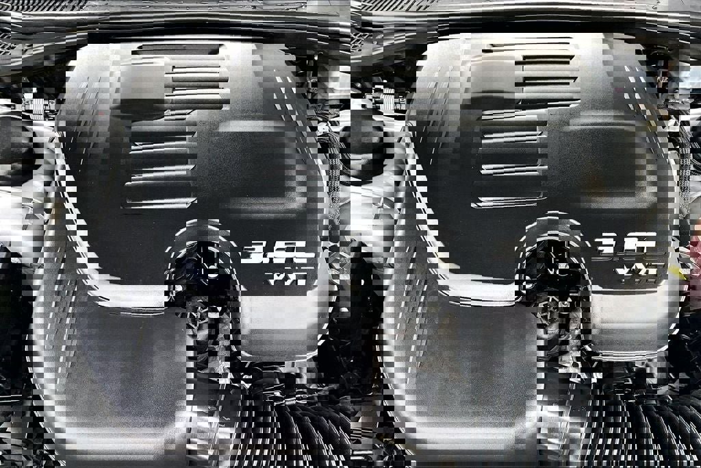 Used 2022 Dodge Challenger SXT w/ Driver Convenience Group image 30