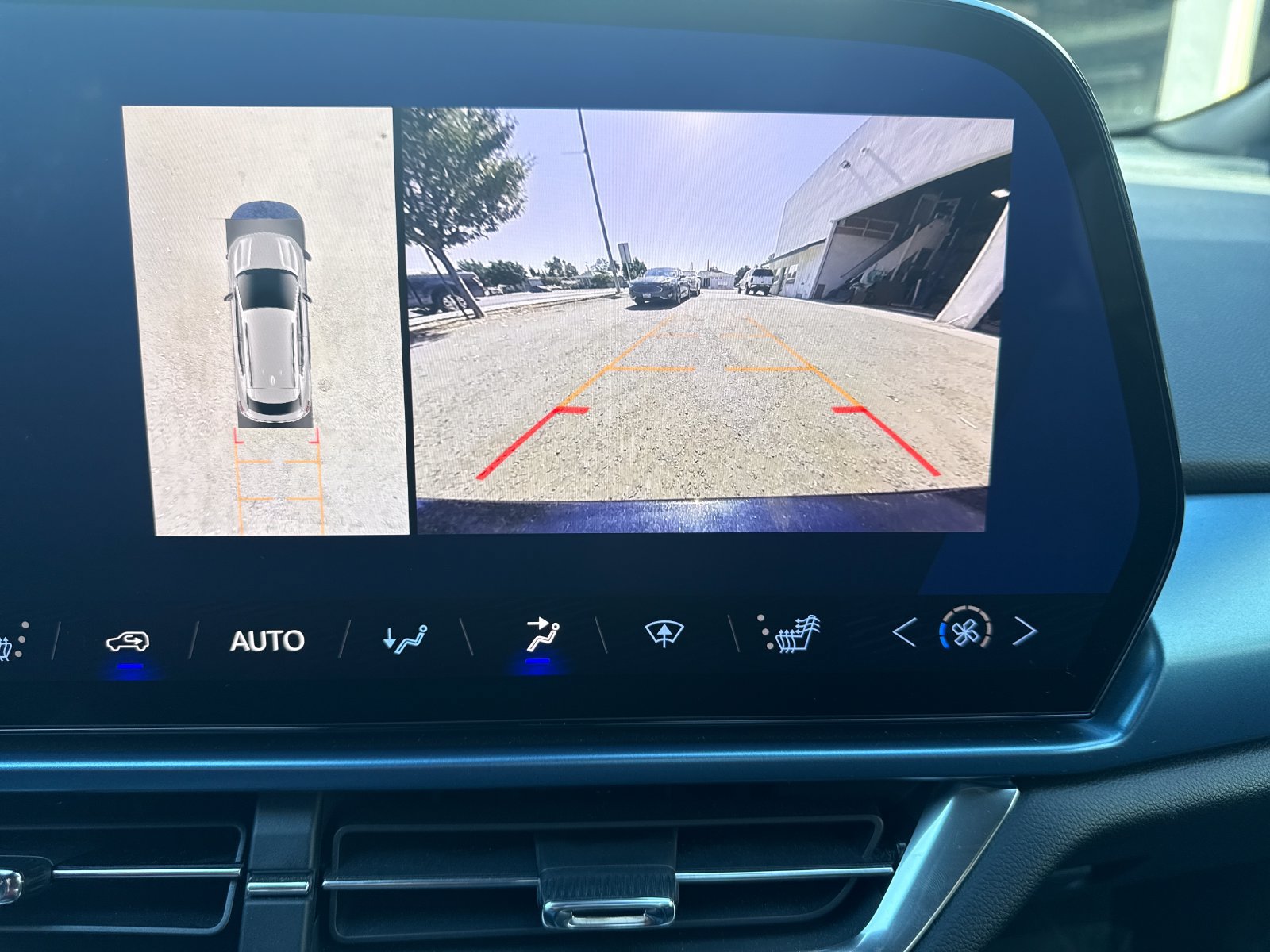 Used 2024 Chevrolet Equinox EV LT w/ LPO, Trailering Package FWD image 20