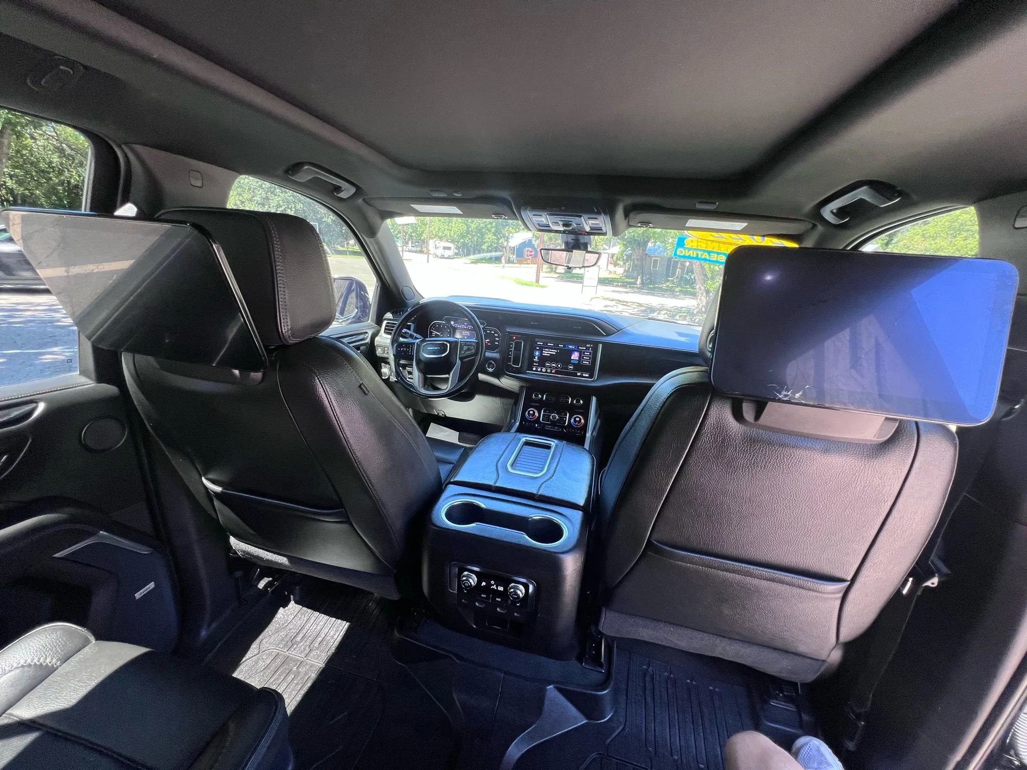 Used 2021 GMC Yukon XL Denali w/ Denali Premium Package image 16