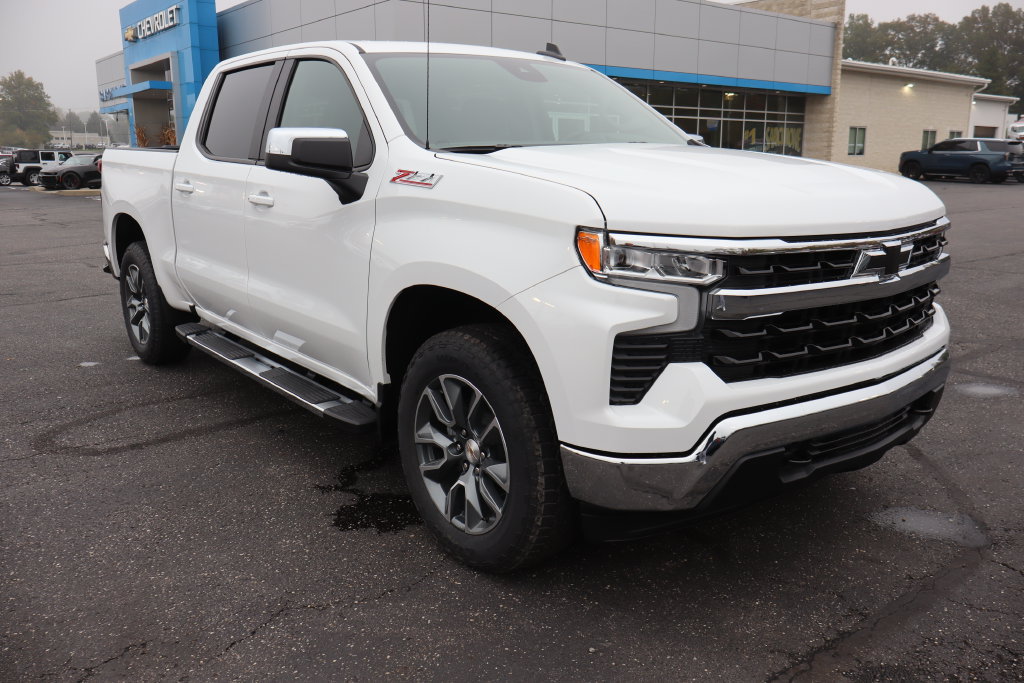 New 2026 Chevrolet Silverado 1500 LT w/ Z71 Off-Road Package AWD/4WD image 2