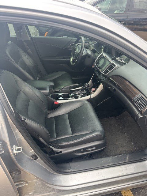Used 2017 Honda Accord Touring image 18