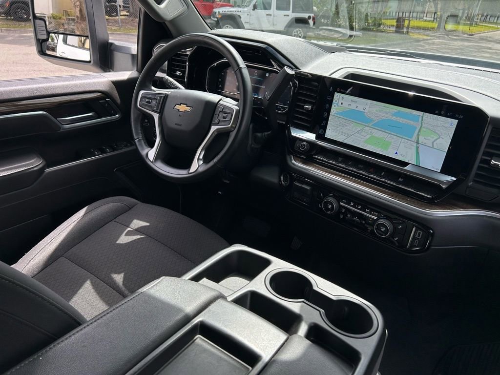 Used 2025 Chevrolet Silverado 2500 LT w/ Convenience Package image 10