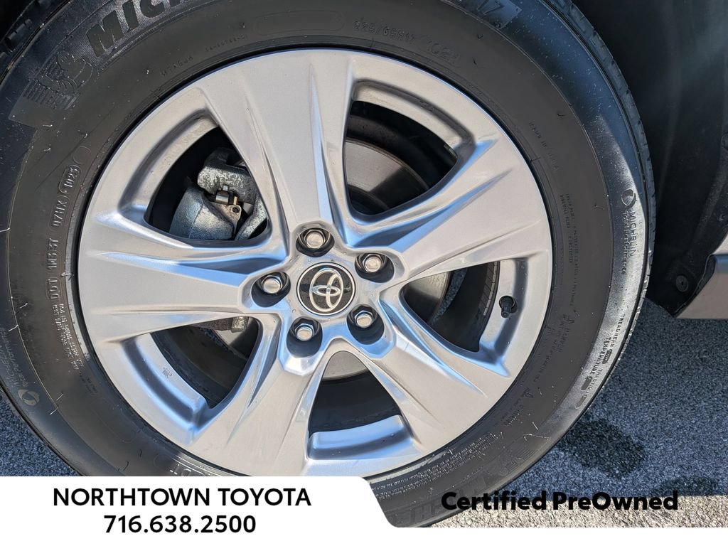 Used 2025 Toyota RAV4 XLE AWD/4WD image 38