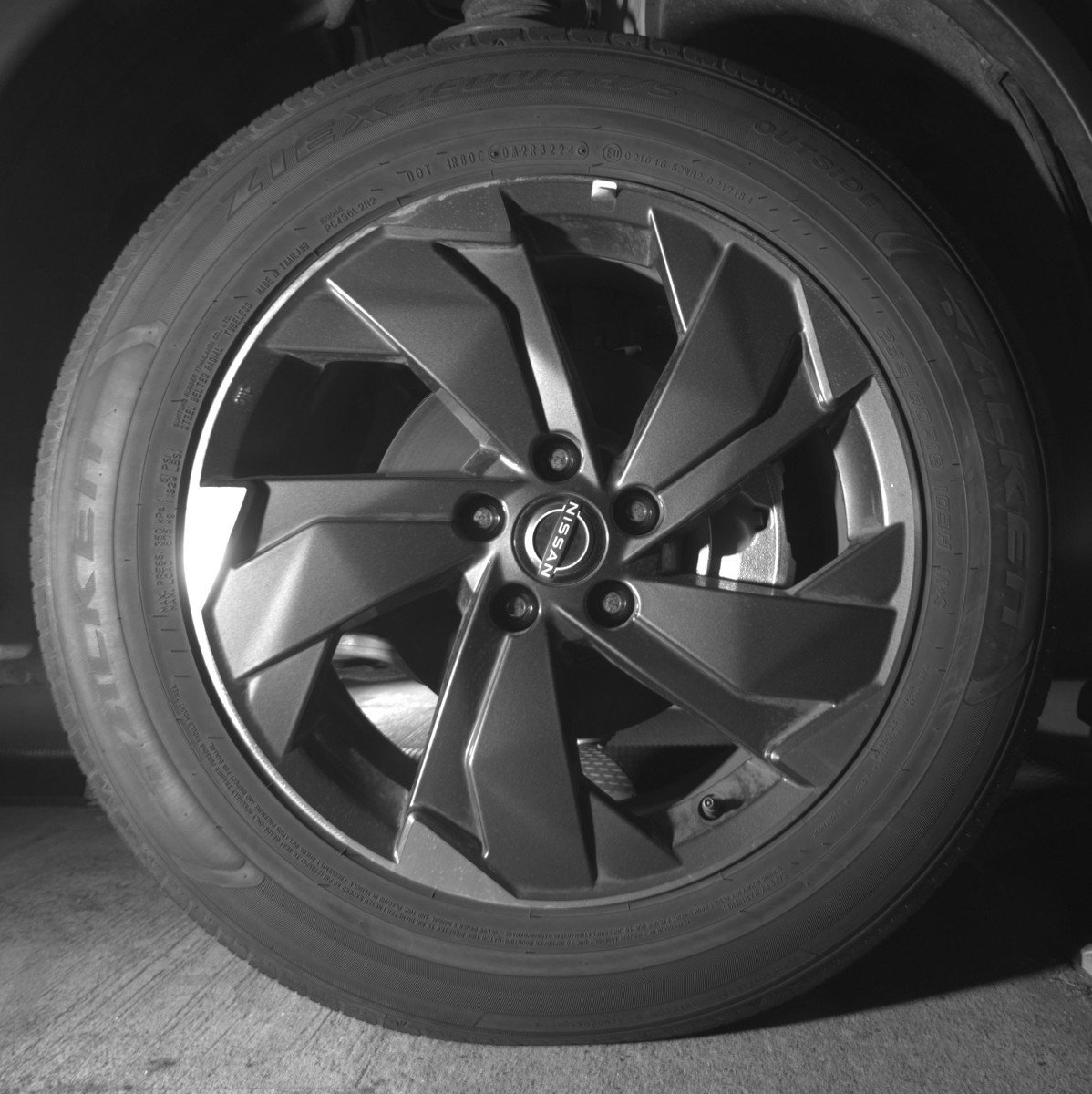 Used 2025 Nissan Rogue SV image 13