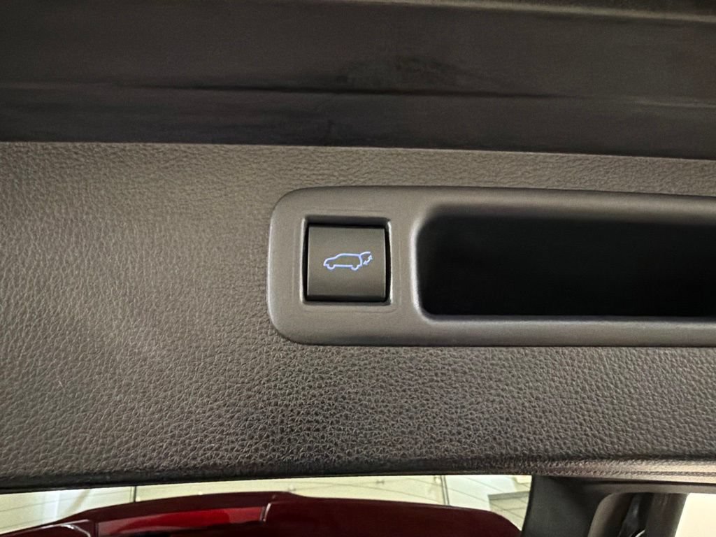 Used 2020 Toyota Highlander Platinum AWD/4WD image 40
