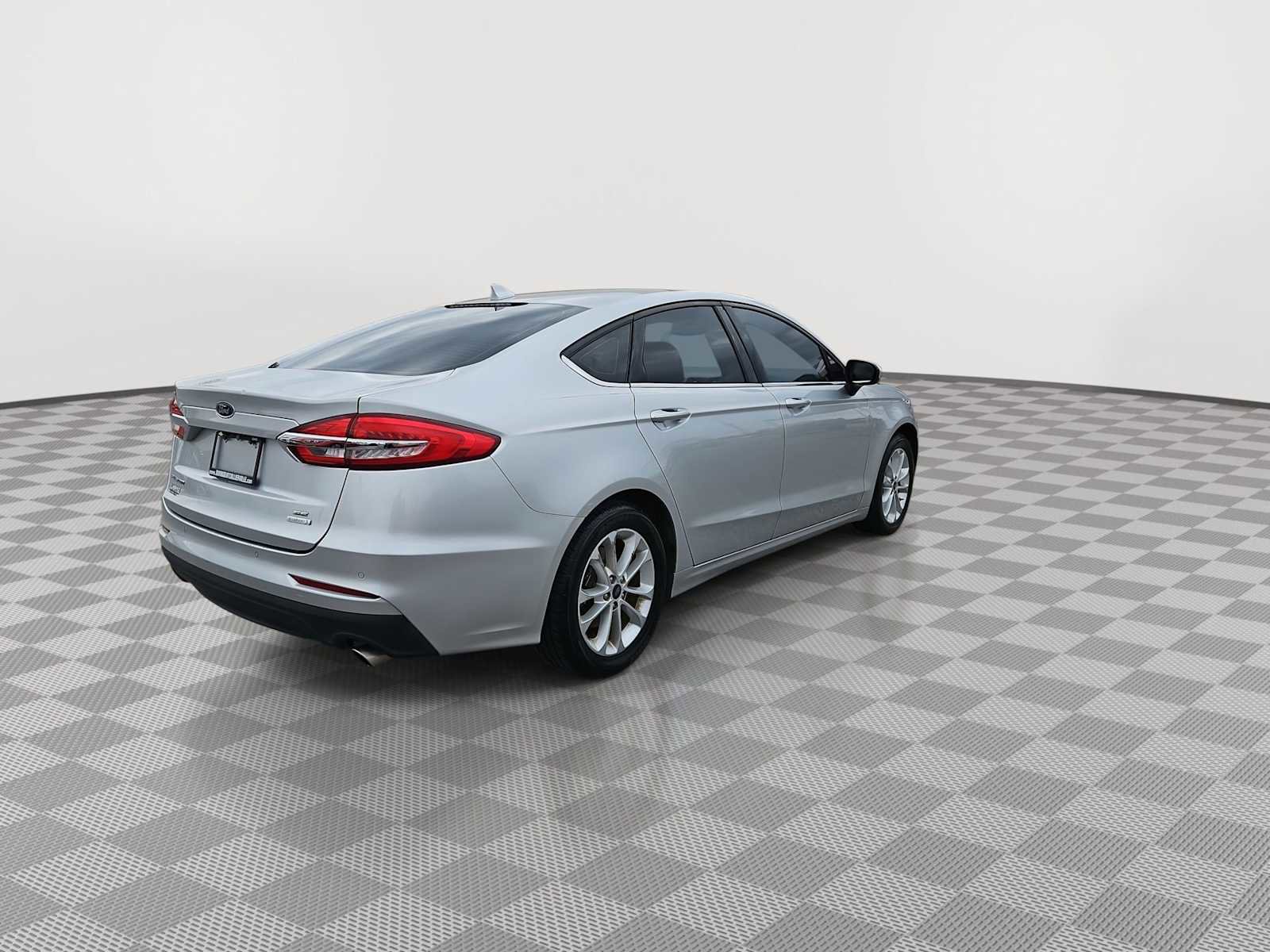 Used 2019 Ford Fusion SE image 8
