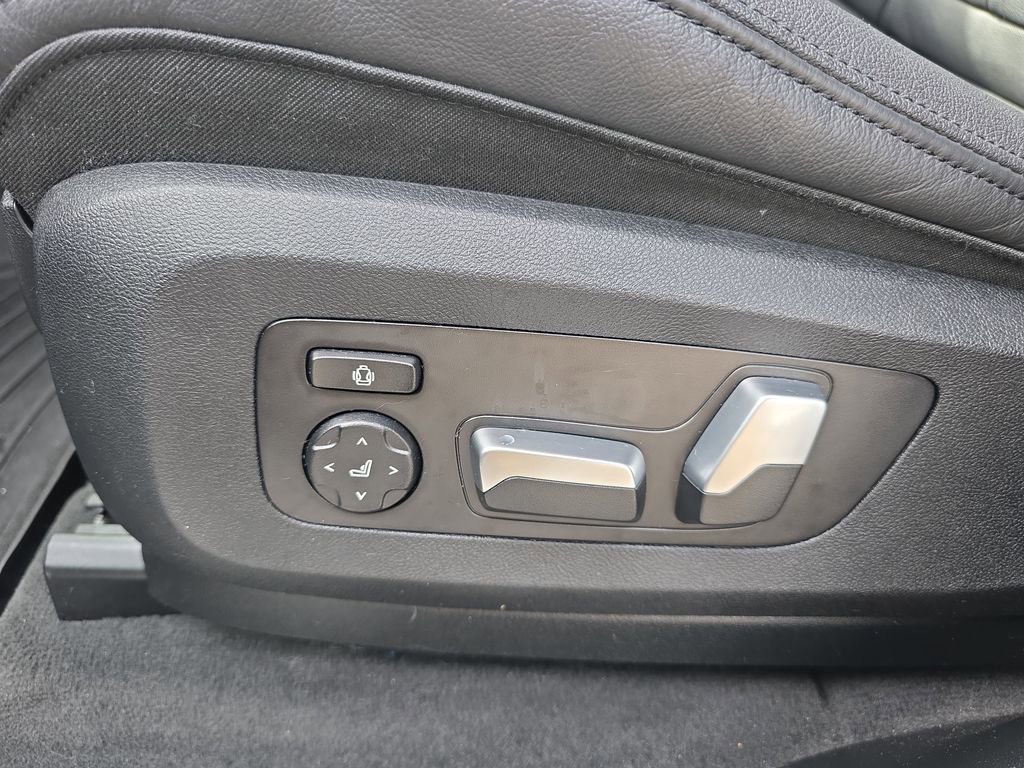 Used 2021 BMW X5 xDrive40i w/ Premium Package image 34