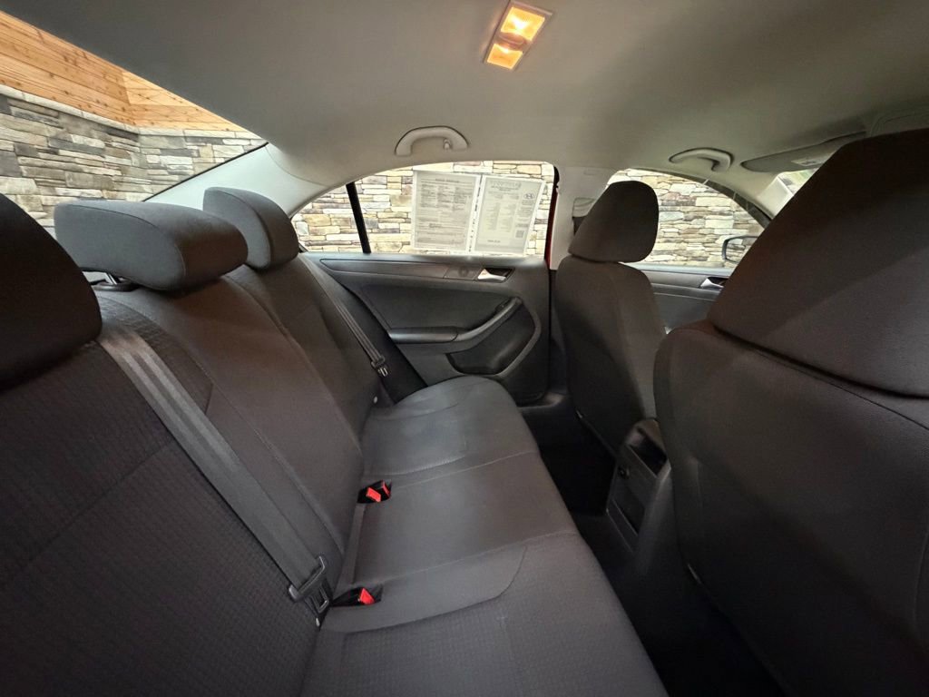 Used 2015 Volkswagen Jetta S image 29