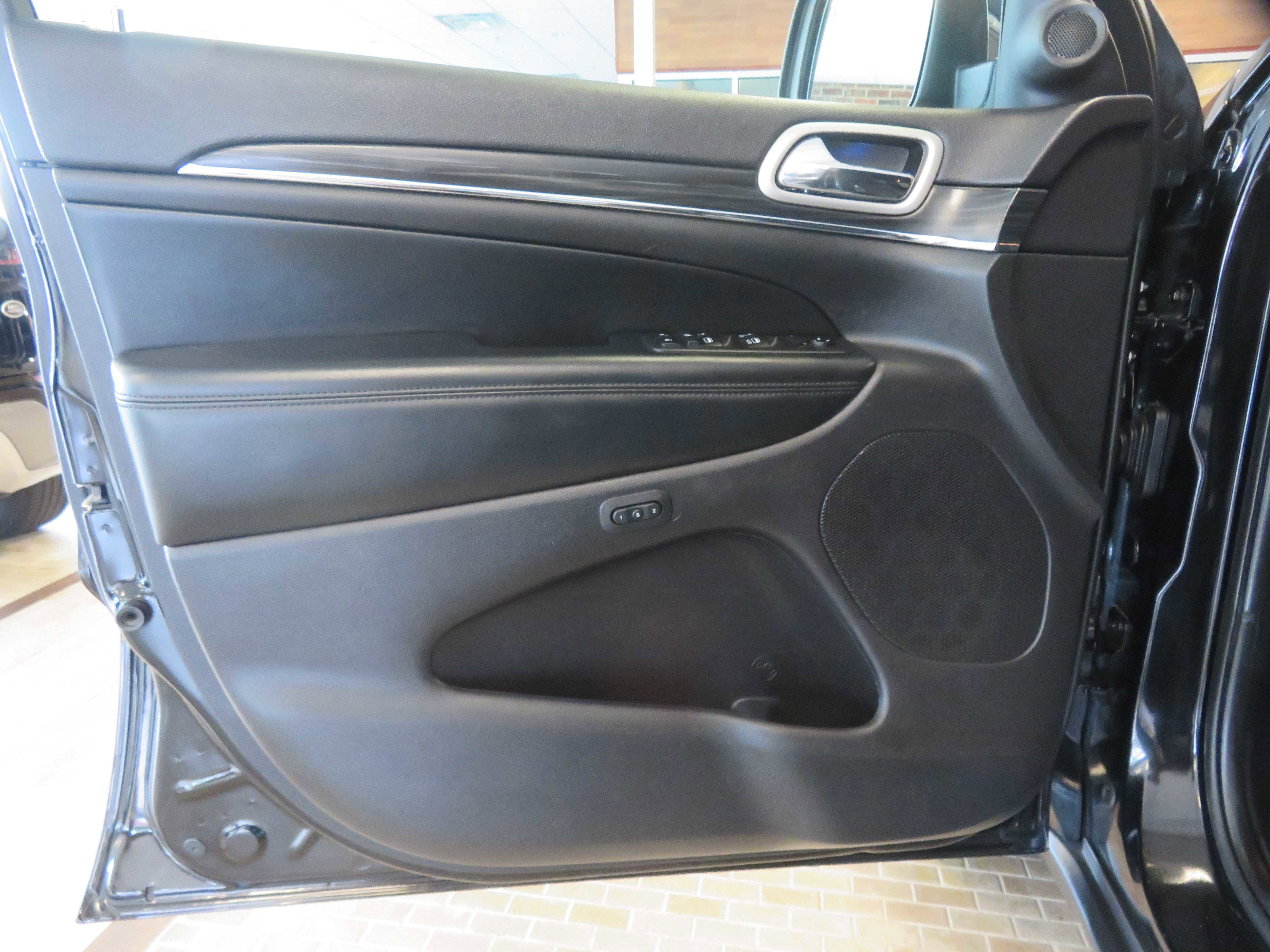 Used 2020 Jeep Grand Cherokee Limited w/ Trailer Tow Group IV image 13