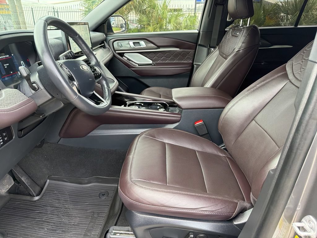 Used 2025 Ford Explorer Platinum w/ Ultimate Package AWD/4WD image 8