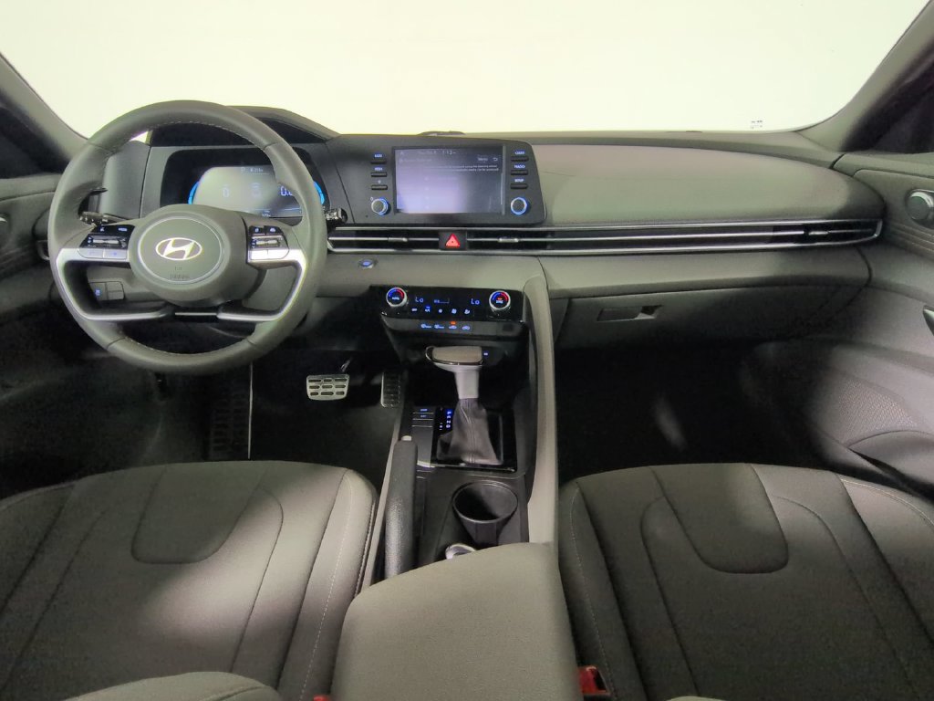 Used 2025 Hyundai Elantra Sport FWD image 21