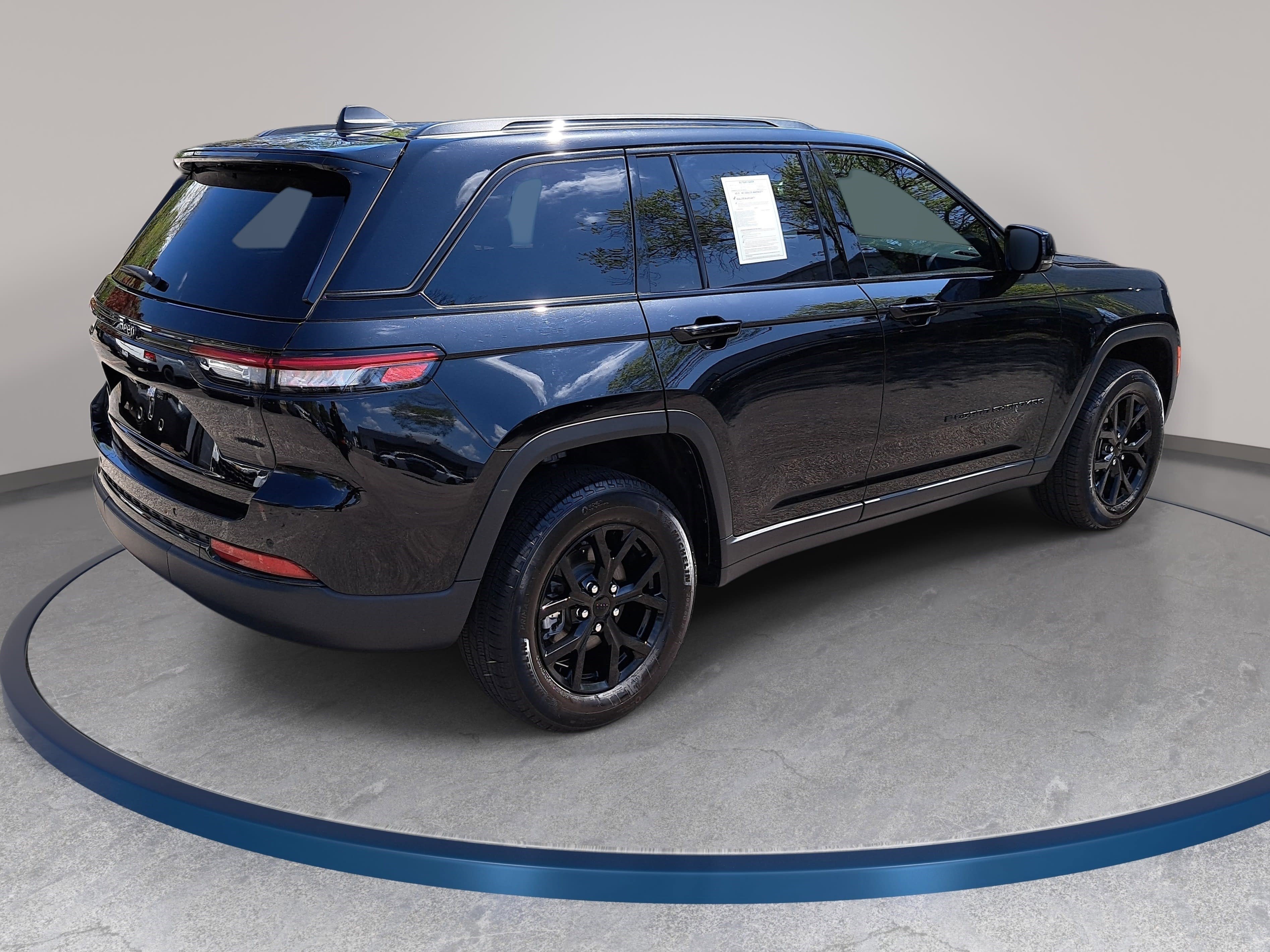 Used 2024 Jeep Grand Cherokee Altitude image 5