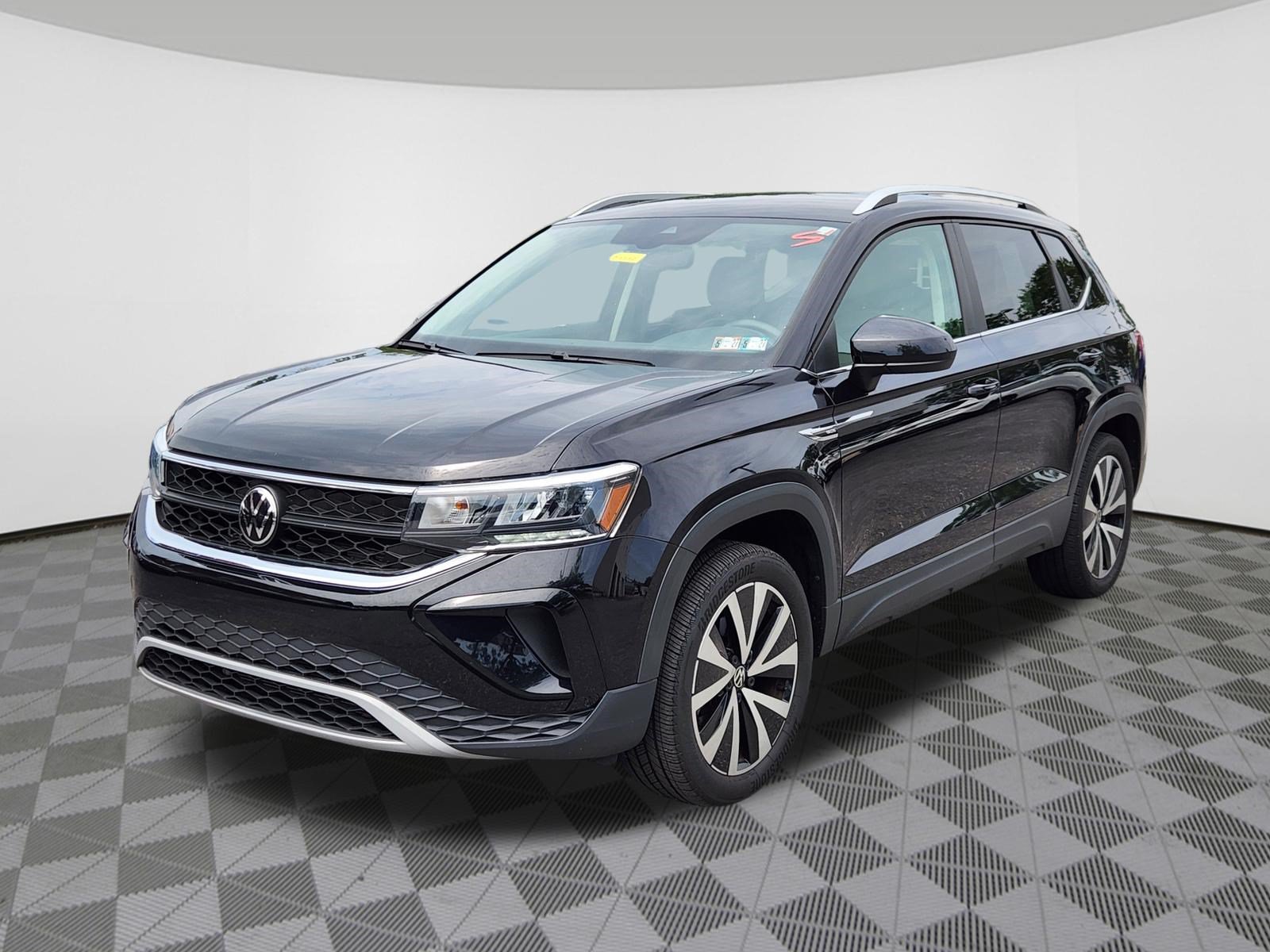 Used 2023 Volkswagen Taos SE AWD/4WD image 2