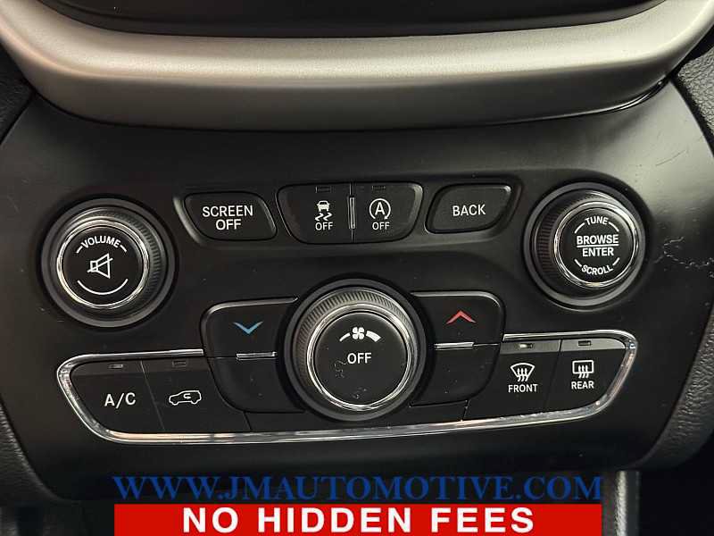 Used 2018 Jeep Cherokee Latitude Plus AWD/4WD image 24