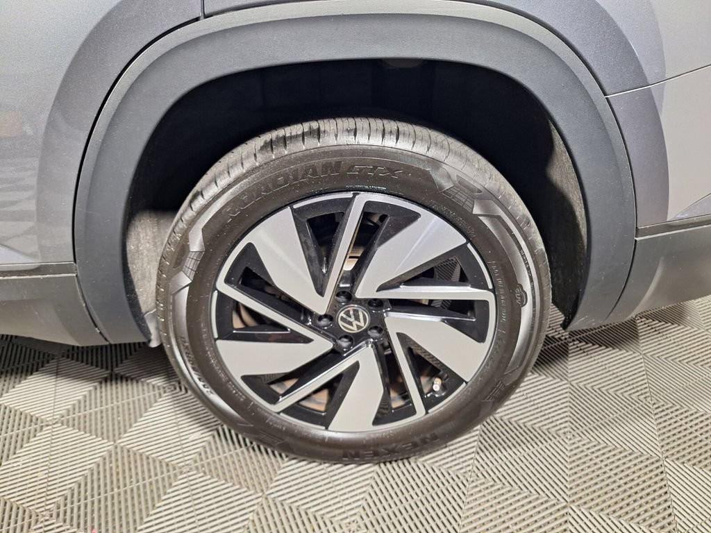 Used 2025 Volkswagen Atlas SE FWD image 25