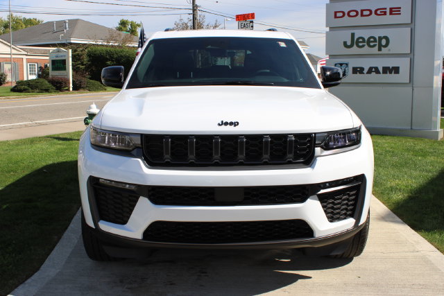 New 2027 Jeep Grand Cherokee Limited w/ Limited Altitude Package AWD/4WD image 6