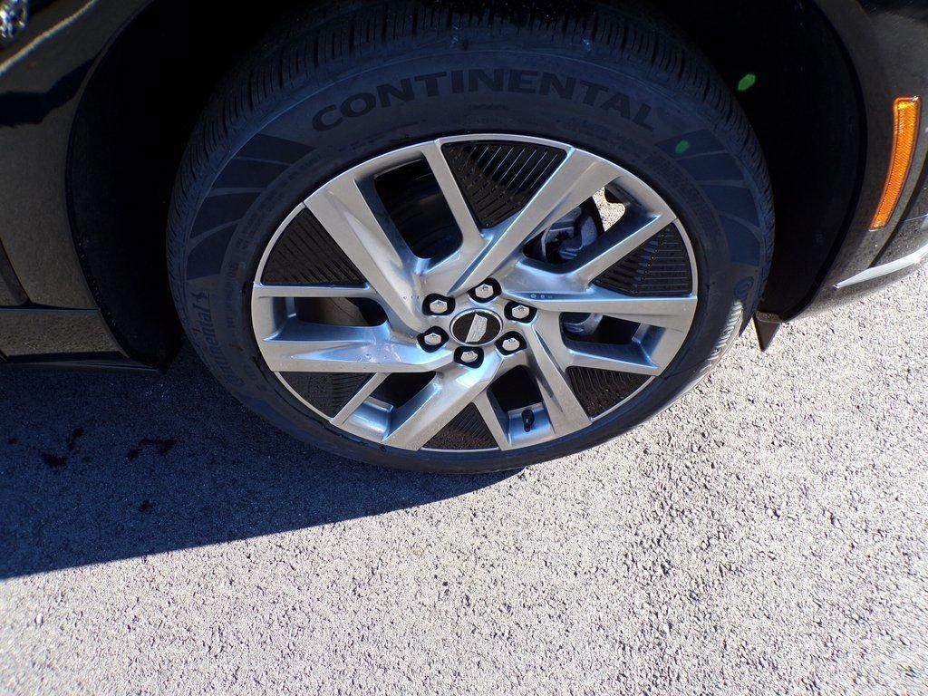 New 2026 Cadillac Optiq Luxury 1 image 4