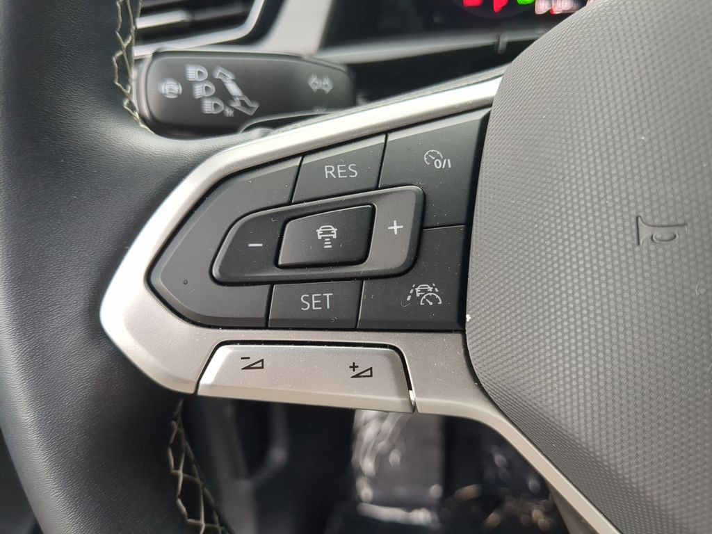 Certified 2024 Volkswagen Atlas Cross Sport SE FWD image 28