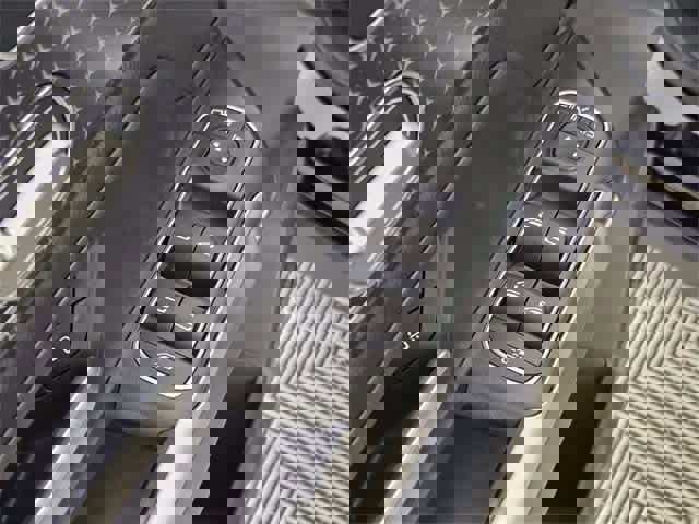 Used 2025 Mercedes-Benz GLB 250 GLB 250 image 17