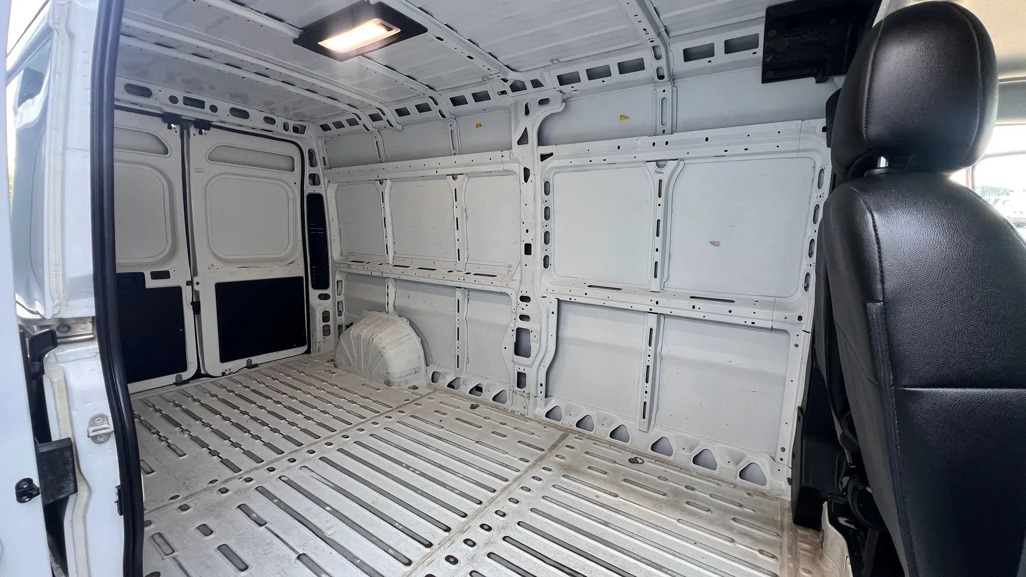 Used 2025 RAM ProMaster 2500 w/ Convenience Group FWD image 15