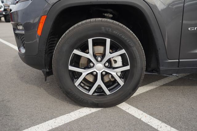 Used 2024 Jeep Grand Cherokee Limited image 10