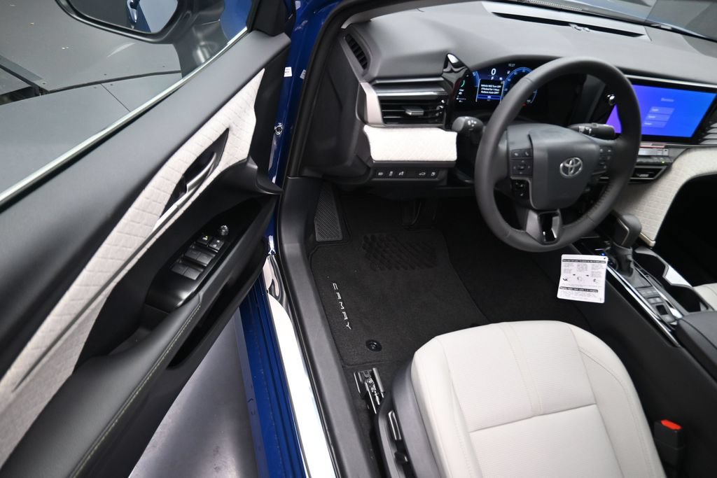 Used 2026 Toyota Camry XLE FWD image 12