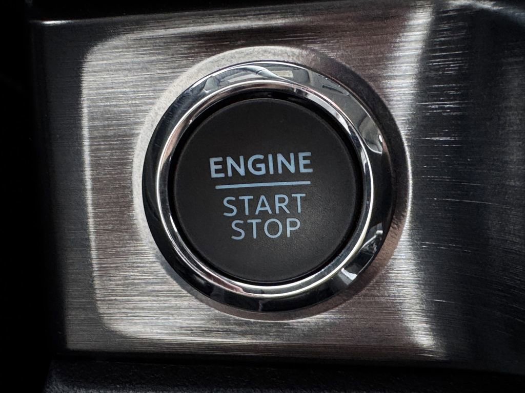 Used 2024 Ford F250 Lariat w/ Sport Appearance Package image 23