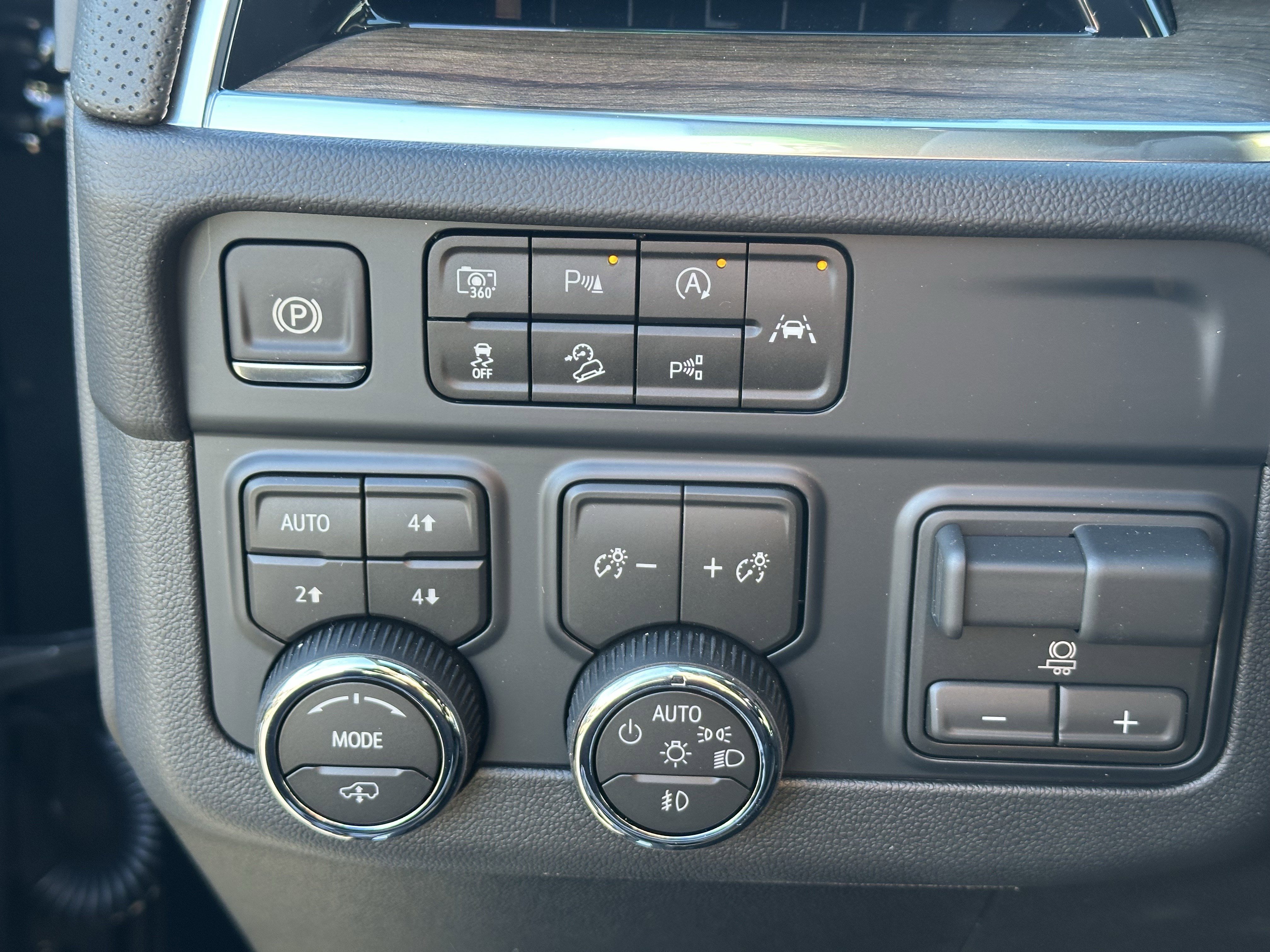 New 2026 Chevrolet Suburban High Country image 26