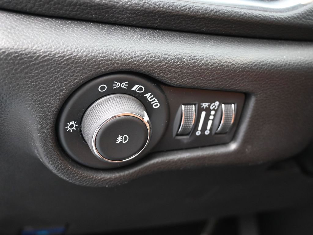 Used 2024 Chrysler Pacifica Pinnacle image 15