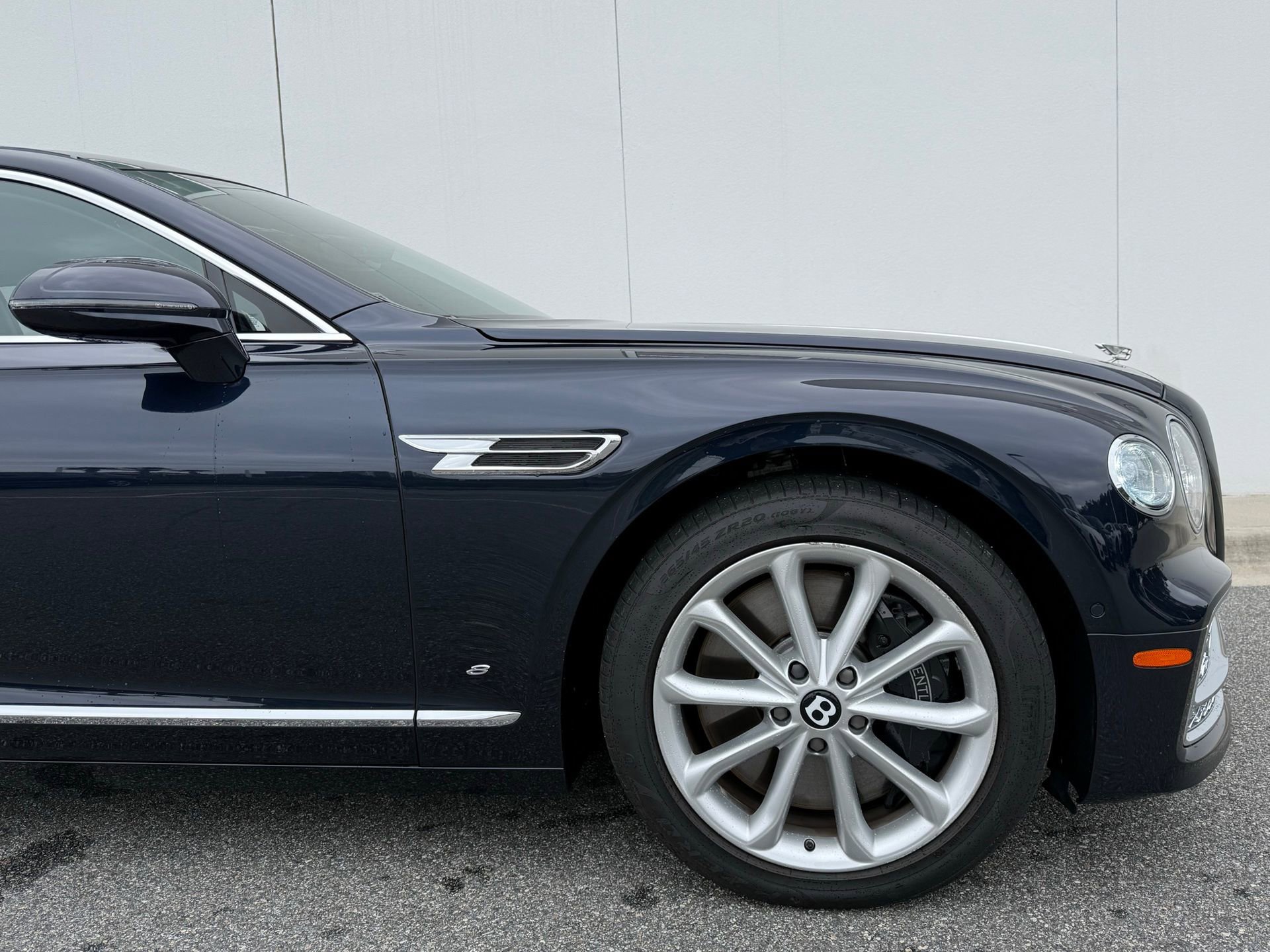 Used 2021 Bentley Flying Spur V8 image 6