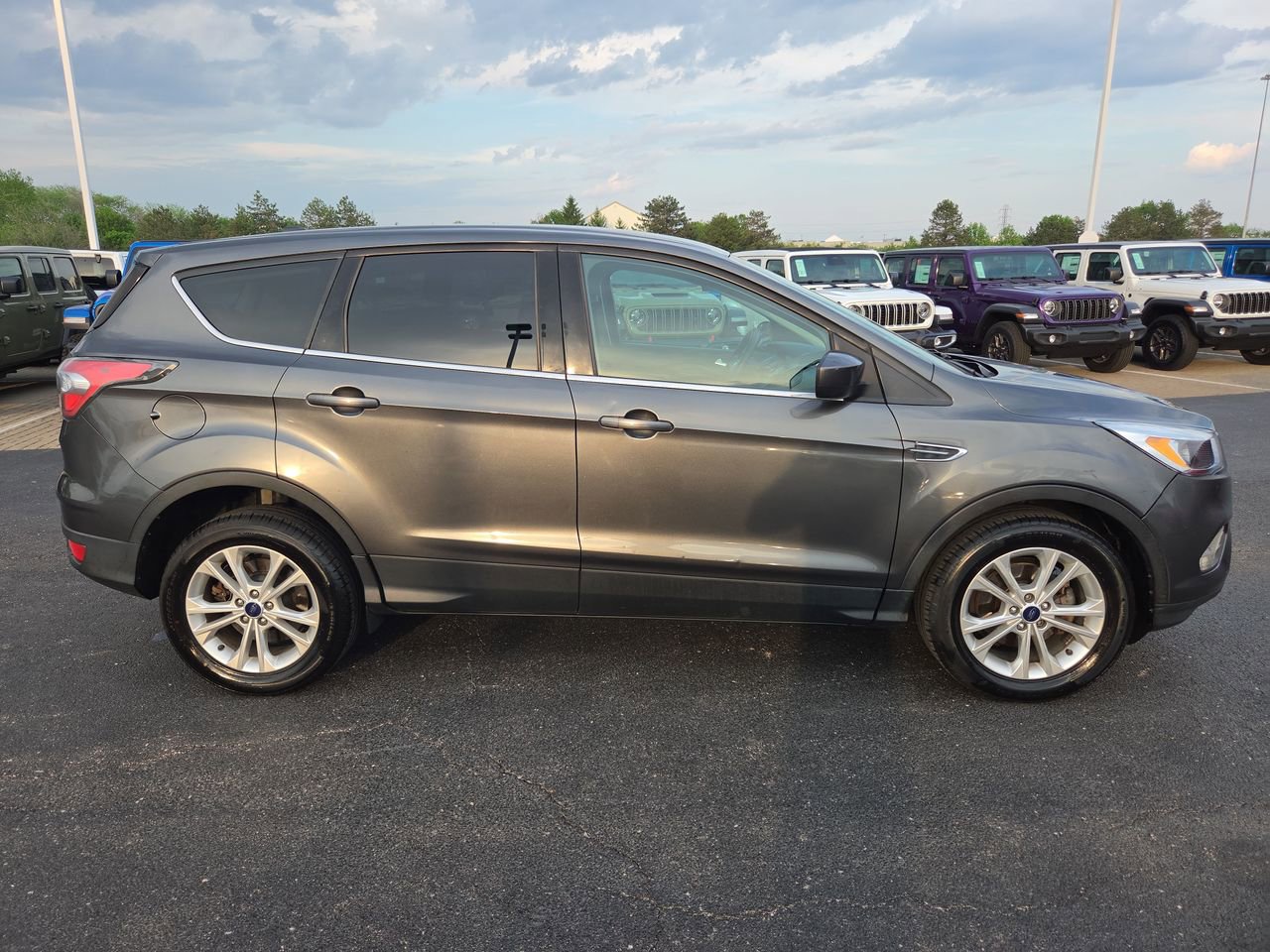 Used 2017 Ford Escape SE FWD image 8